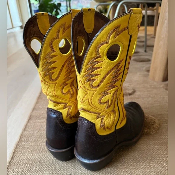 Like New Genuine Leather Ariat Western Boots Men’s size 8.5 in Yellow + Brown m_6758ced40e517223e1fe7b6c.jpg main image 2